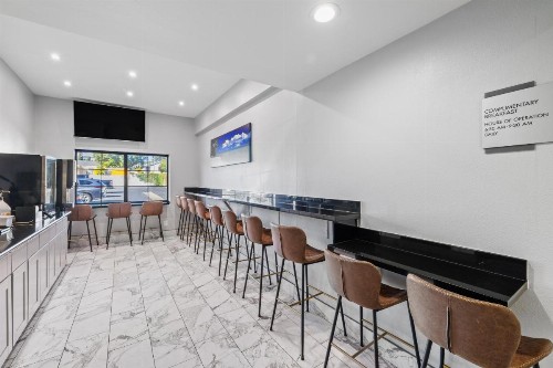 Super 8 by Wyndham San Bruno /SF Intl Arpt West - image 17