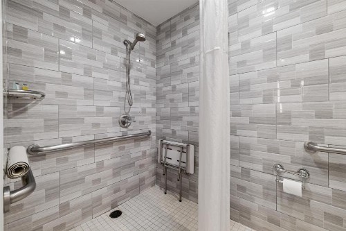 Super 8 by Wyndham San Bruno /SF Intl Arpt West - image 21