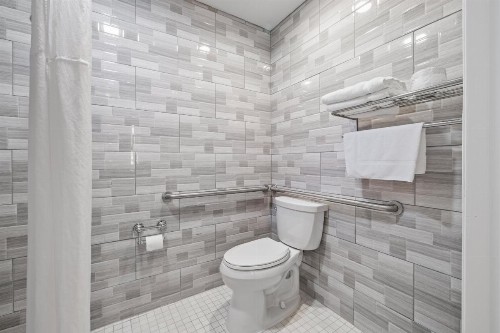 Super 8 by Wyndham San Bruno /SF Intl Arpt West - image 26