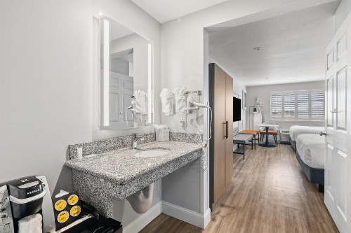 Super 8 by Wyndham San Bruno /SF Intl Arpt West - image 29