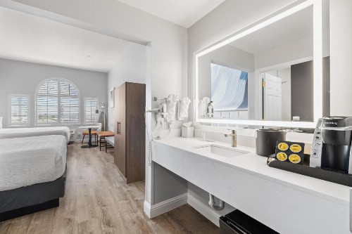 Super 8 by Wyndham San Bruno /SF Intl Arpt West - image 38