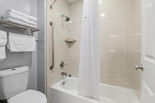 Super 8 by Wyndham San Bruno /SF Intl Arpt West - image 39