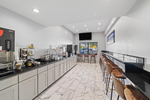 Super 8 by Wyndham San Bruno /SF Intl Arpt West - image 41