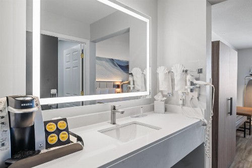 Super 8 by Wyndham San Bruno /SF Intl Arpt West - image 43