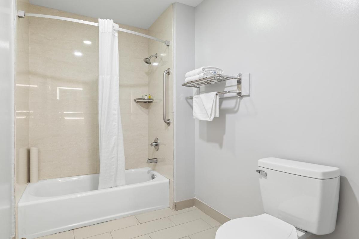 Super 8 by Wyndham San Bruno /SF Intl Arpt West - image 6