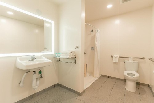 Ramada by Wyndham San Bruno SFO Airport - image 40