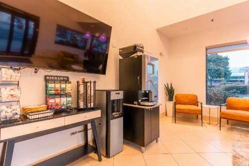 Ramada by Wyndham San Bruno SFO Airport - image 42