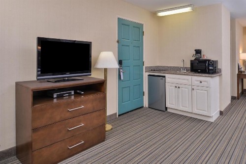 Good Living Inn - image 32