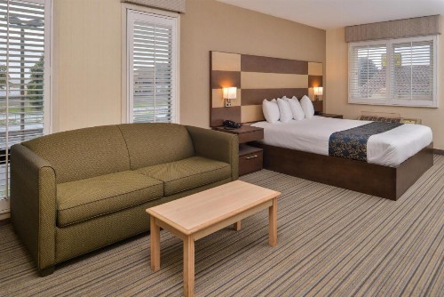 Good Living Inn - image 36