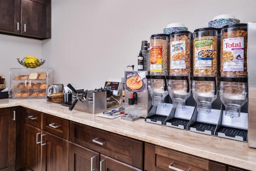 Good Living Inn - image 38