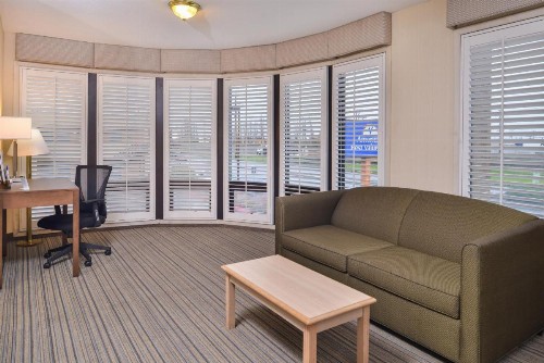 Good Living Inn - image 39