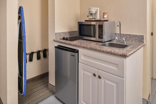 Good Living Inn - image 40
