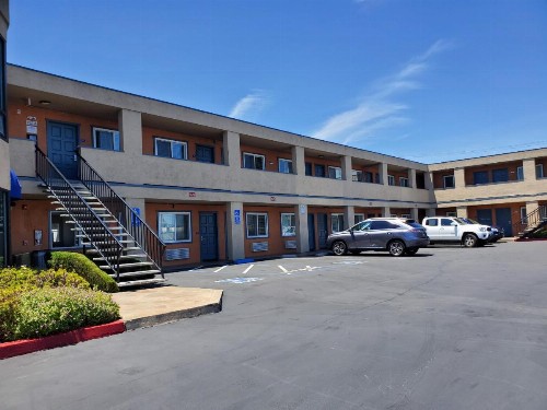 Good Living Inn - image 7