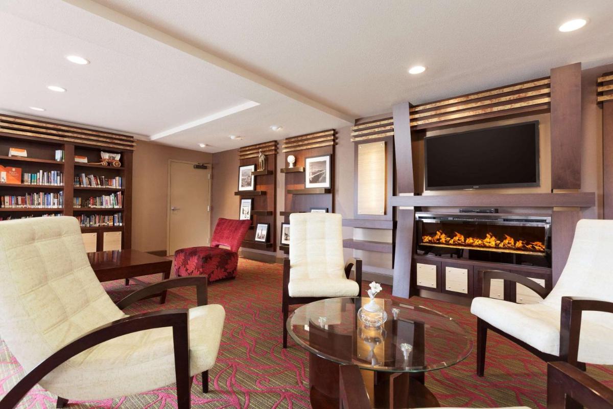 Country Inn & Suites by Radisson San Carlos CA - image 5