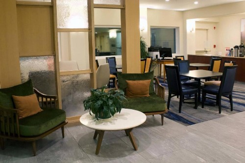 Fairfield Inn & Suites by Marriott San Francisco San Carlos - image 2