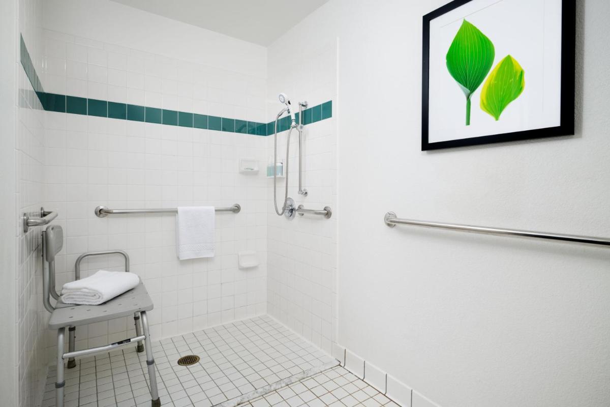 Fairfield Inn & Suites by Marriott San Francisco San Carlos - image 3