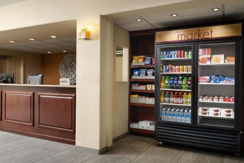 Fairfield Inn & Suites by Marriott San Francisco San Carlos - image 1