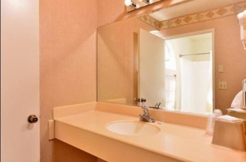 Americas Best Value Inn San Clemente Beach - image 12
