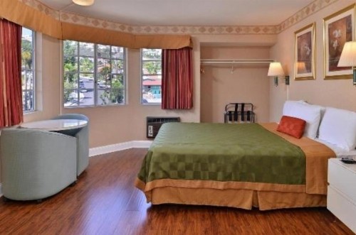 Americas Best Value Inn San Clemente Beach - image 4