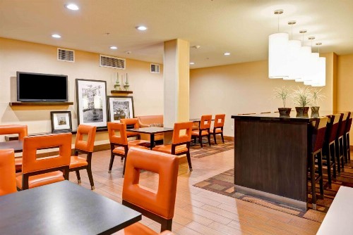 Hampton Inn & Suites San Clemente - image 10