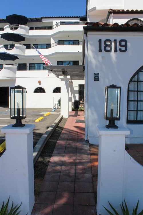 The Surfbreak Hotel - image 10