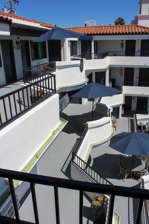 The Surfbreak Hotel - image 12