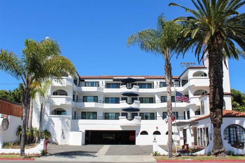 The Surfbreak Hotel - image 2