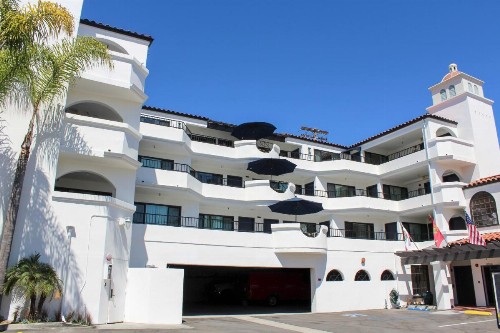 The Surfbreak Hotel - image 6