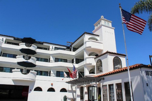 The Surfbreak Hotel - image 9