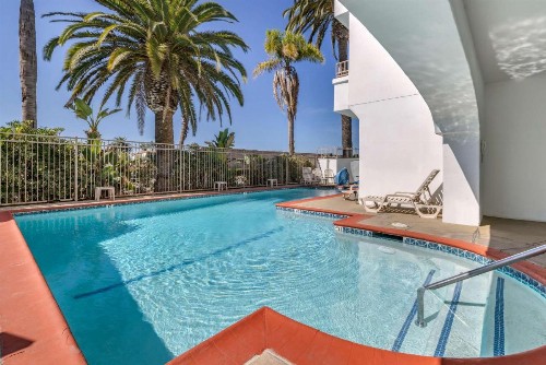 Comfort Suites San Clemente Beach - image 11