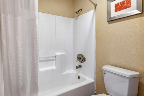 Comfort Suites San Clemente Beach - image 13