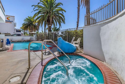 Comfort Suites San Clemente Beach - image 16