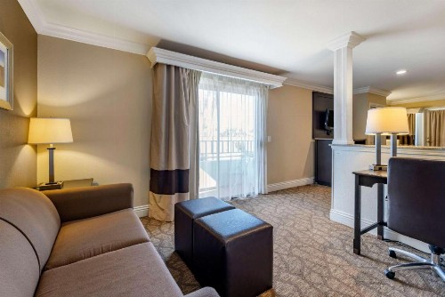Comfort Suites San Clemente Beach - image 19