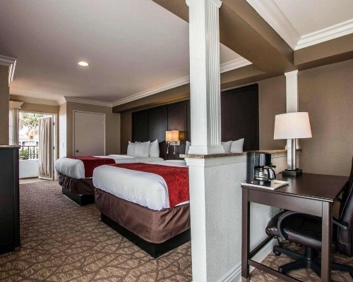 Comfort Suites San Clemente Beach - image 26