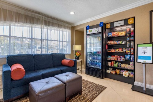 Comfort Suites San Clemente Beach - image 31
