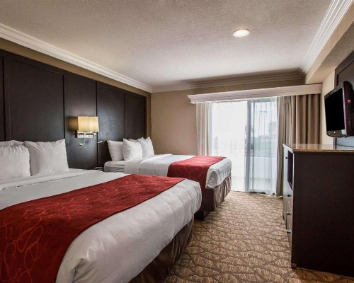 Comfort Suites San Clemente Beach - image 33