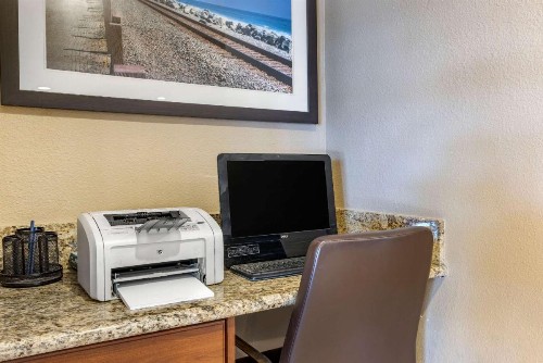 Comfort Suites San Clemente Beach - image 38
