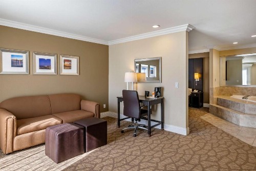 Comfort Suites San Clemente Beach - image 49