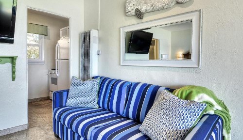 Beachcomber Inn - image 32