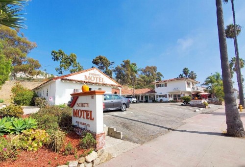 The Patriots Boutique Motel - image 19