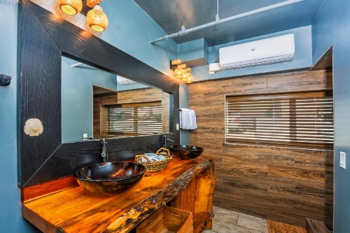 Nomads Hotel - image 3