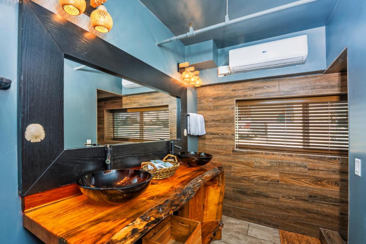 Nomads Hotel - image 3