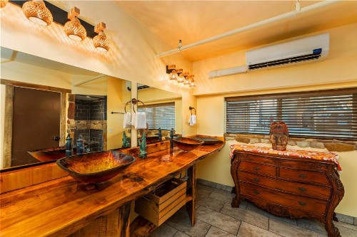 Nomads Hotel - image 4