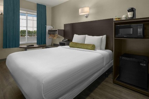SureStay Hotel By Best Western San Diego Pacific Beach - image 10