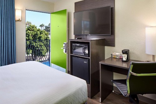 SureStay Hotel By Best Western San Diego Pacific Beach - image 17
