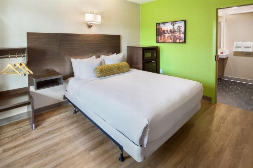 SureStay Hotel By Best Western San Diego Pacific Beach - image 19