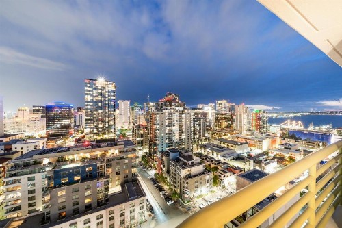 DoubleTree by Hilton San Diego Downtown - image 2