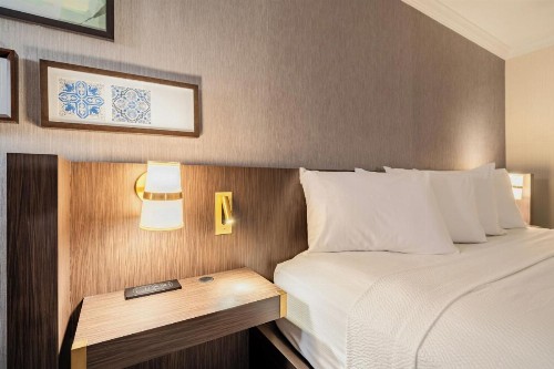 DoubleTree by Hilton San Diego Downtown - image 25