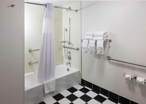 Hampton Inn San Diego Downtown - image 18