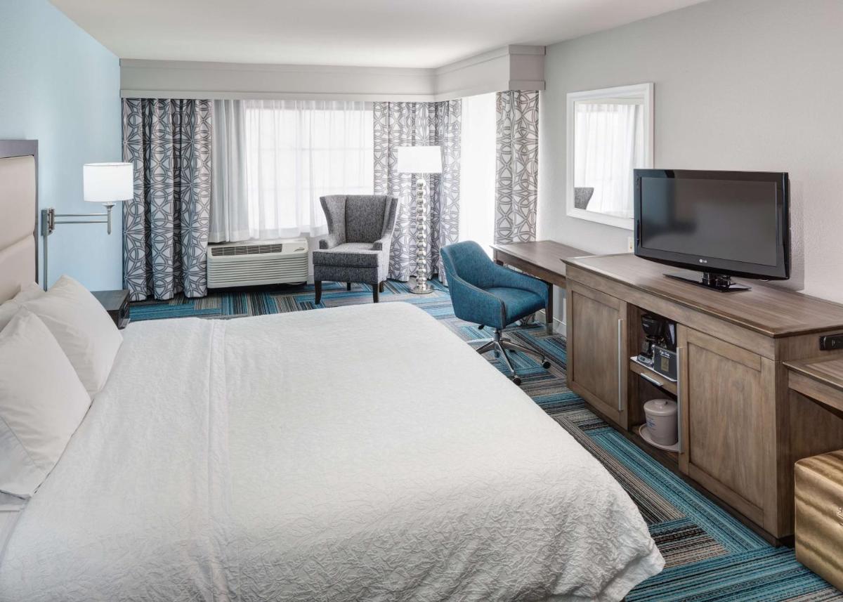 Hampton Inn San Diego Downtown - image 2